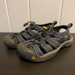 Keen Newport H2 💙🩴women’s size 9